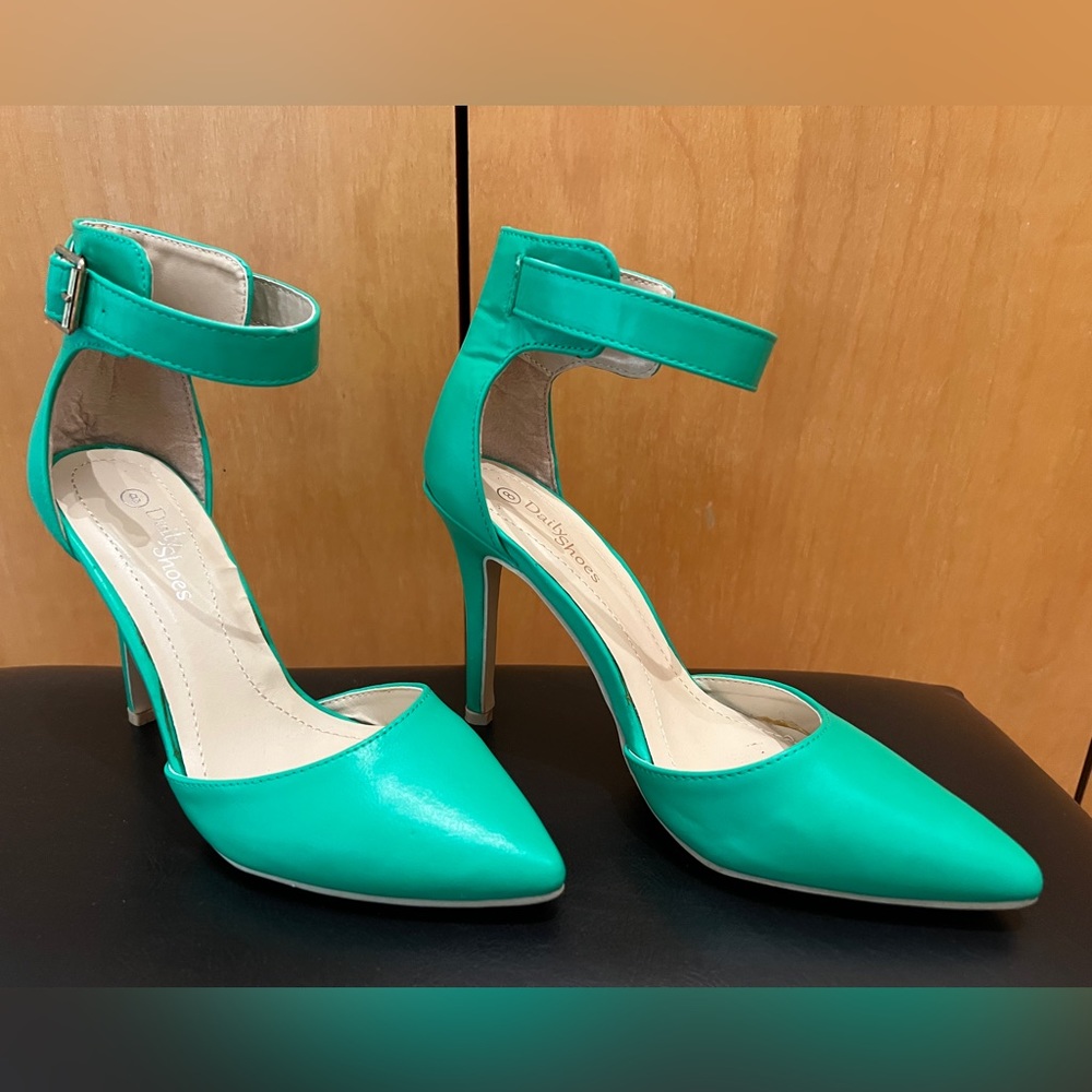 Sexy Teal Green Leather Pointed Toe w ankle strap Size 8